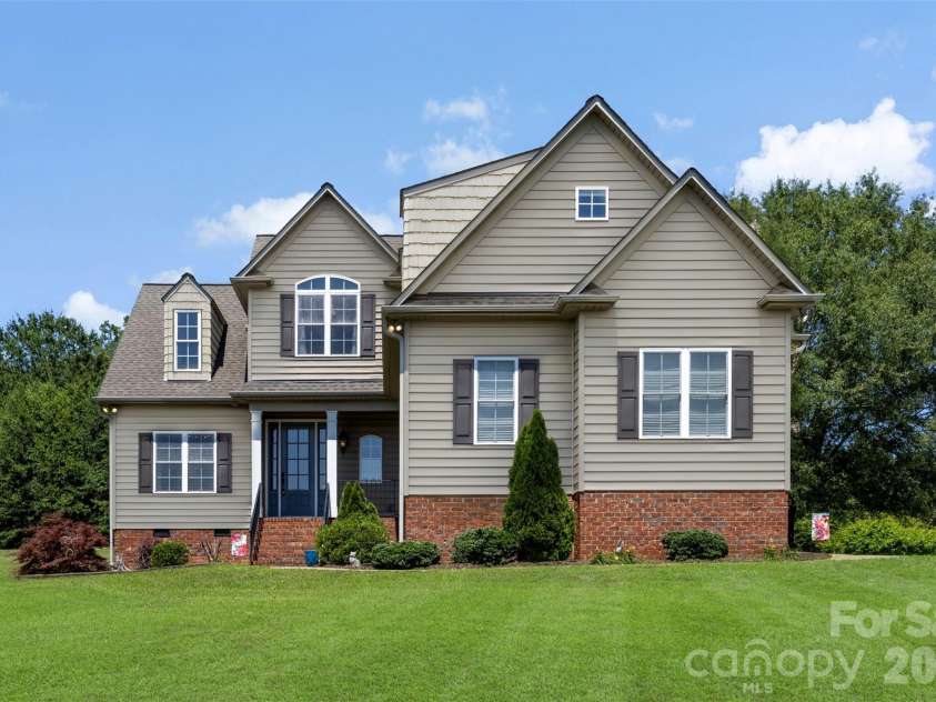 816 Springs Road, Dallas, NC 28034.  MLS# CAR4391040, YatesRealty ID 28979. 