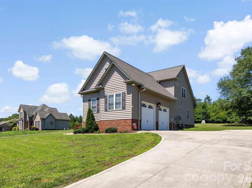 816 Springs Road, Dallas, NC 28034.  MLS# CAR4391040, YatesRealty ID 28979. 