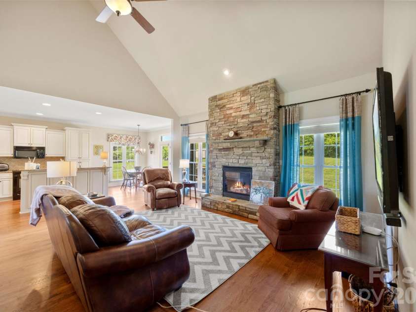 816 Springs Road, Dallas, NC 28034.  MLS# CAR4391040, YatesRealty ID 28979. 