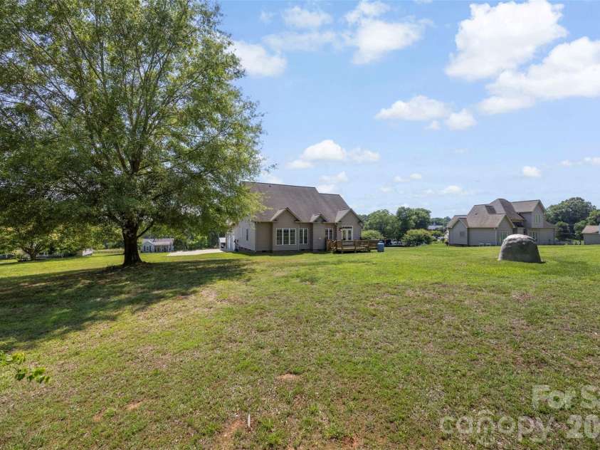 816 Springs Road, Dallas, NC 28034.  MLS# CAR4391040, YatesRealty ID 28979. 