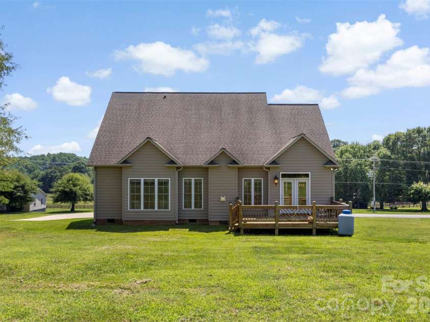 816 Springs Road, Dallas, NC 28034.  MLS# CAR4391040, YatesRealty ID 28979. 