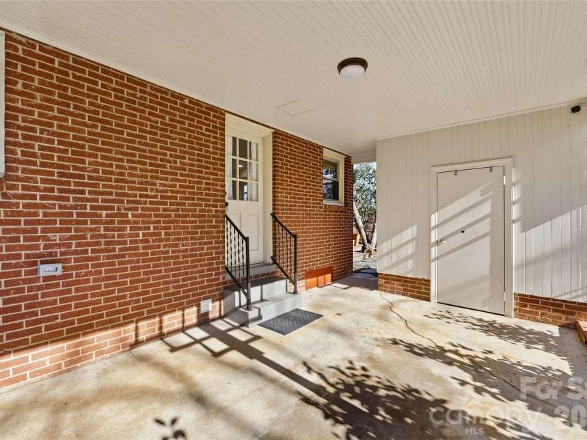 718 2nd Avenue, Conover, NC 28613.  MLS# CAR4335463, YatesRealty ID 2898. 