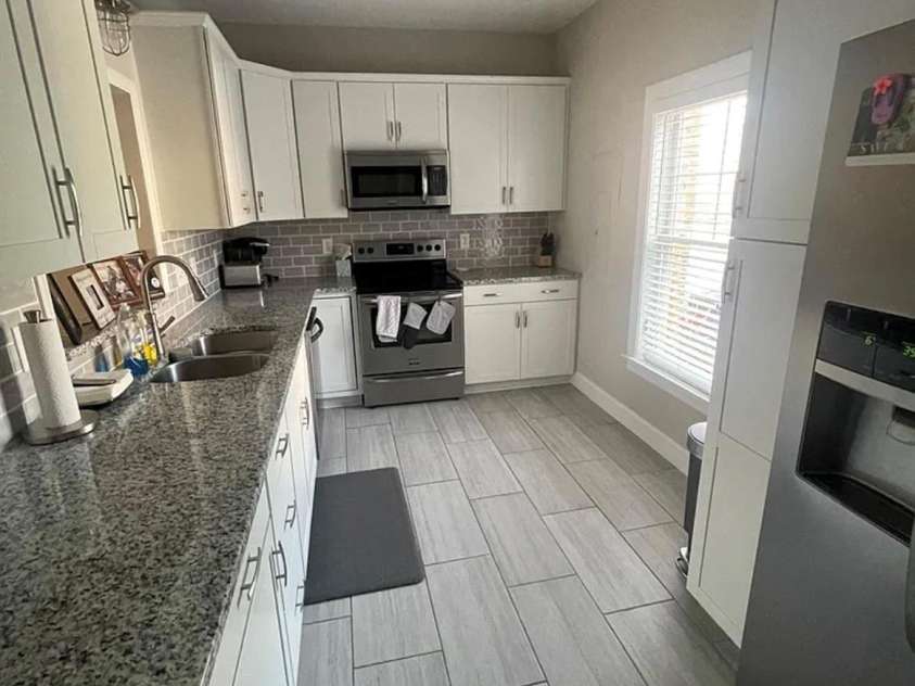 6918 Misty Pine Lane, Charlotte, NC 28217.  MLS# CAR4390936, YatesRealty ID 28980. Kitchen area