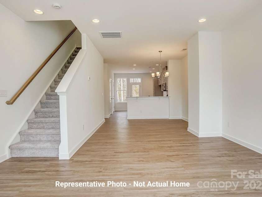 9923 Ansonborough Square, Huntersville, NC 28078.  MLS# CAR4284806, YatesRealty ID 28980. Entry to Kitchen-Cambridge Plan