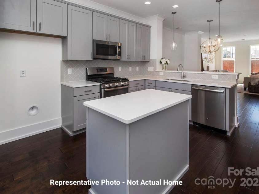 9923 Ansonborough Square, Huntersville, NC 28078.  MLS# CAR4284806, YatesRealty ID 28980. Kitchen-Cambridge Plan