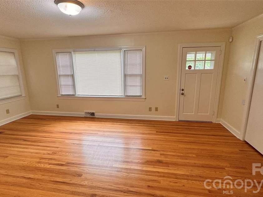 690 Brookdale Drive, Statesville, NC 28677.  MLS# CAR4390511, YatesRealty ID 28981. 