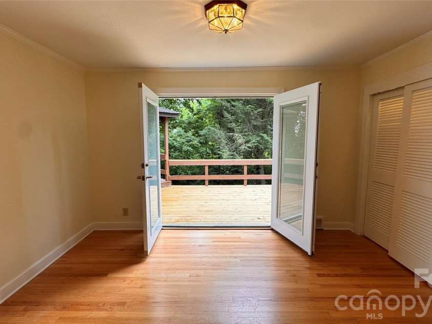 690 Brookdale Drive, Statesville, NC 28677.  MLS# CAR4390511, YatesRealty ID 28981. 