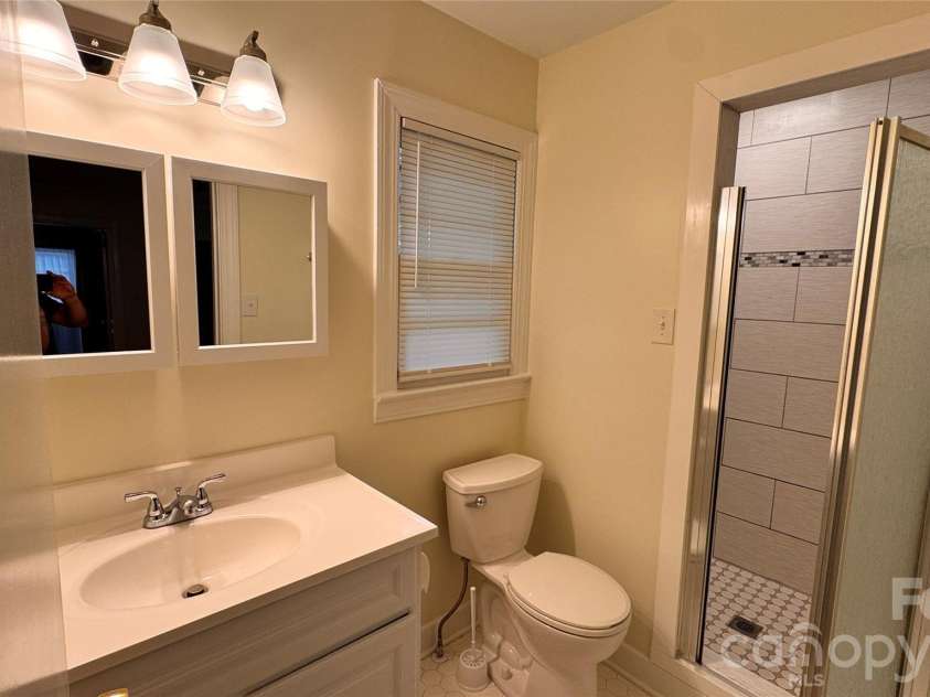 690 Brookdale Drive, Statesville, NC 28677.  MLS# CAR4390511, YatesRealty ID 28981. 