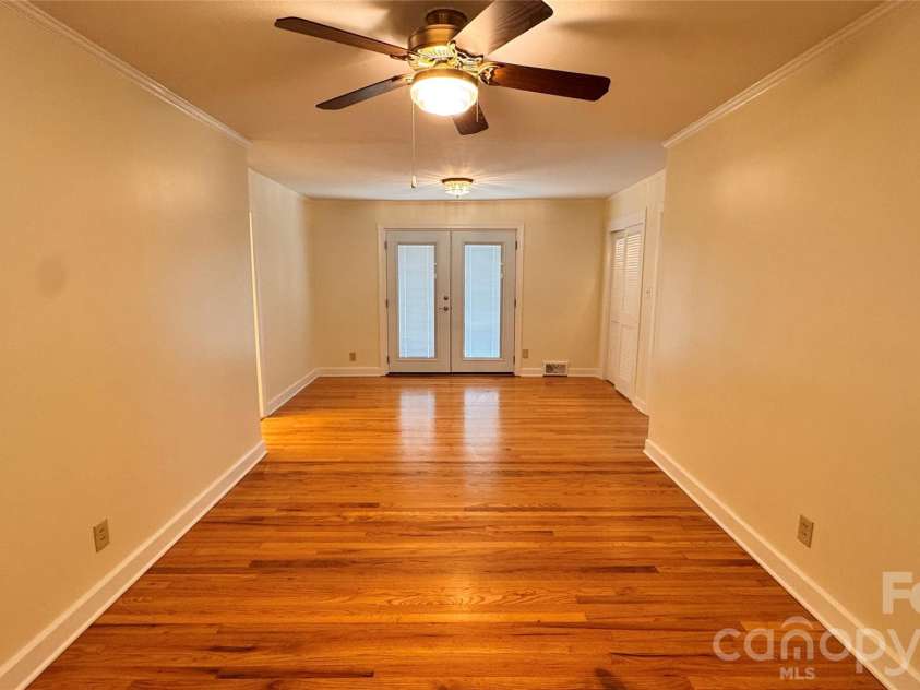 690 Brookdale Drive, Statesville, NC 28677.  MLS# CAR4390511, YatesRealty ID 28981. 
