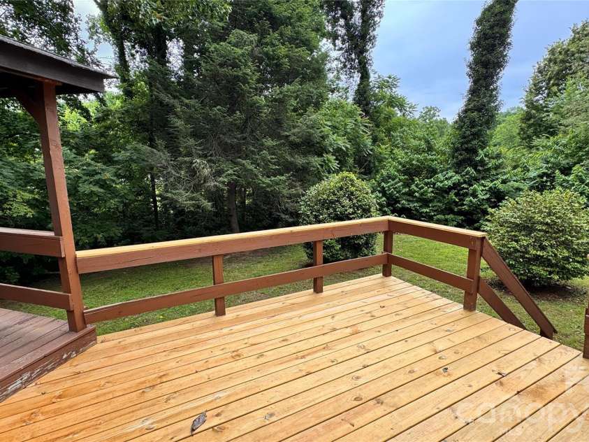 690 Brookdale Drive, Statesville, NC 28677.  MLS# CAR4390511, YatesRealty ID 28981. 