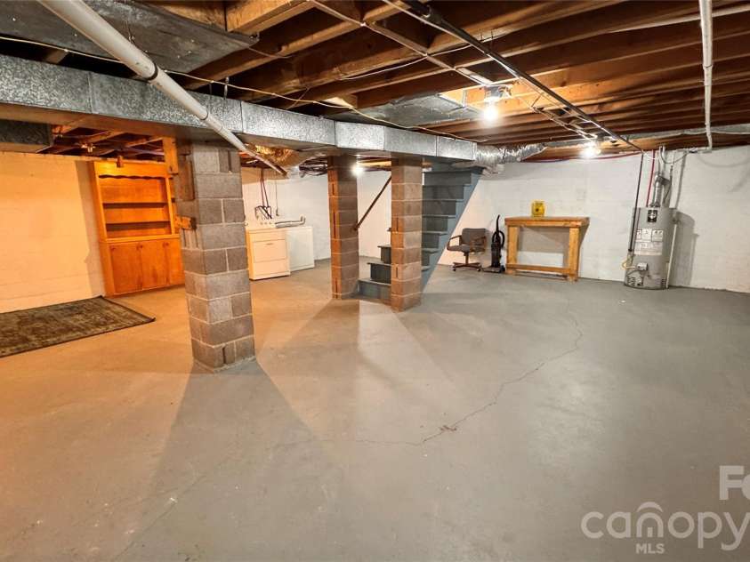 690 Brookdale Drive, Statesville, NC 28677.  MLS# CAR4390511, YatesRealty ID 28981. 