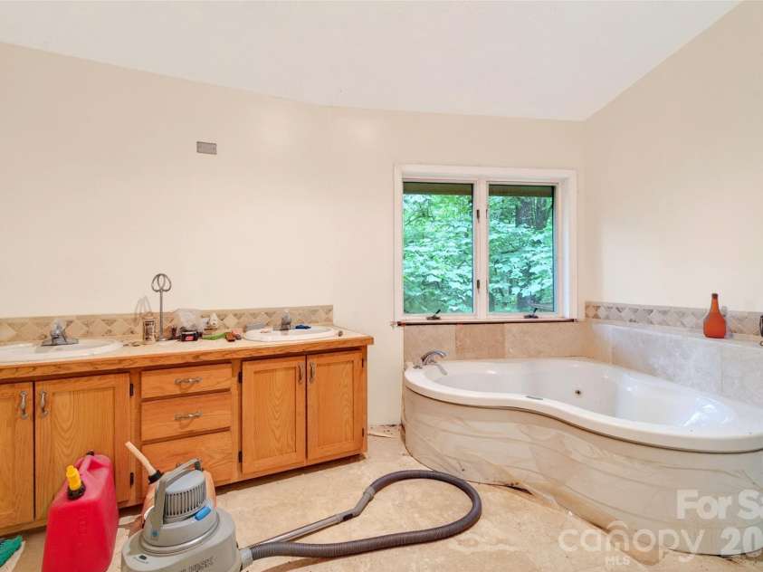 1614 Gateway Parkway, Old Fort, NC 28762.  MLS# CAR4390066, YatesRealty ID 28982. 