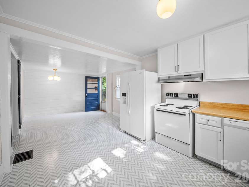 825 Montgomery Avenue, Albemarle, NC 28001.  MLS# CAR4391295, YatesRealty ID 28983. 
