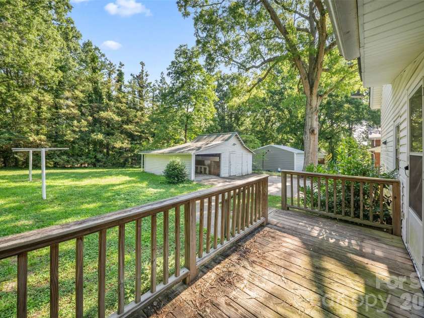 825 Montgomery Avenue, Albemarle, NC 28001.  MLS# CAR4391295, YatesRealty ID 28983. 