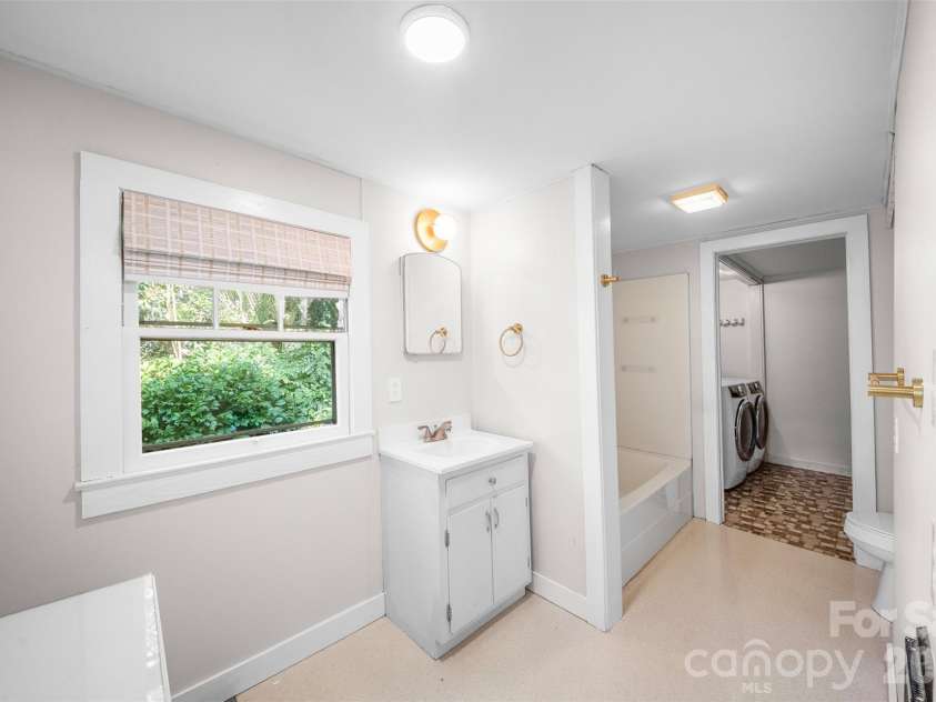 825 Montgomery Avenue, Albemarle, NC 28001.  MLS# CAR4391295, YatesRealty ID 28983. Primary Bath