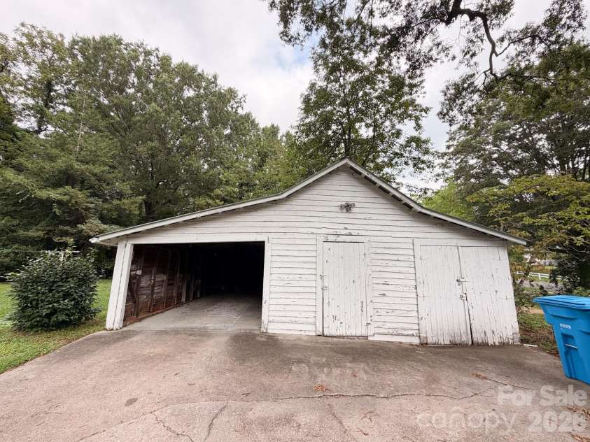 825 Montgomery Avenue, Albemarle, NC 28001.  MLS# CAR4418993, YatesRealty ID 28983. 