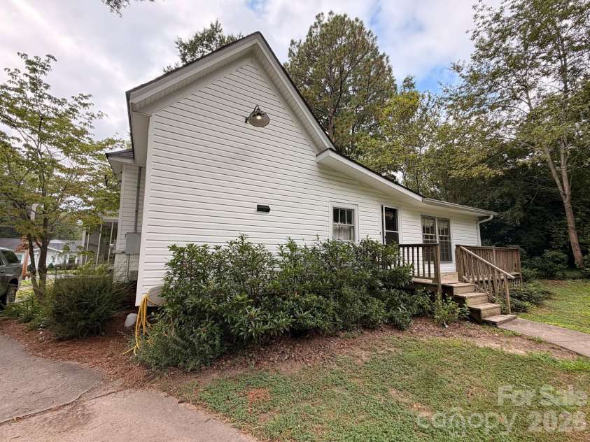 825 Montgomery Avenue, Albemarle, NC 28001.  MLS# CAR4418993, YatesRealty ID 28983. 