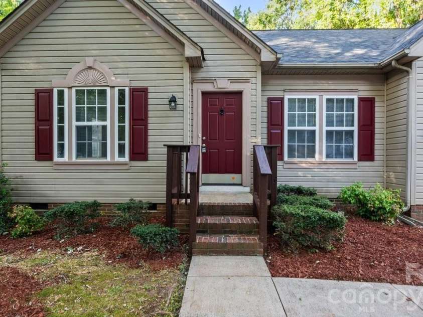 5322 Chinemist Court, Charlotte, NC 28269.  MLS# CAR4391015, YatesRealty ID 28984. 