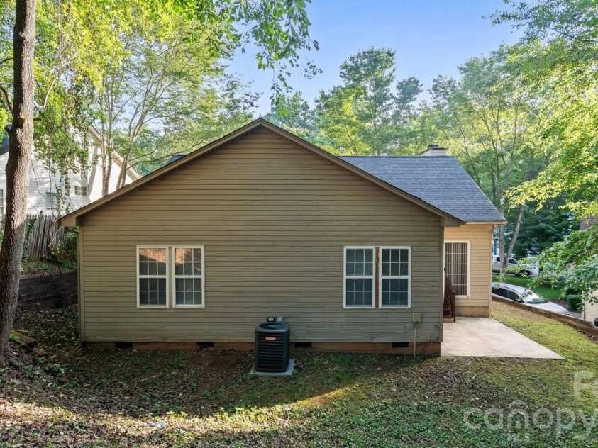 5322 Chinemist Court, Charlotte, NC 28269.  MLS# CAR4391015, YatesRealty ID 28984. 