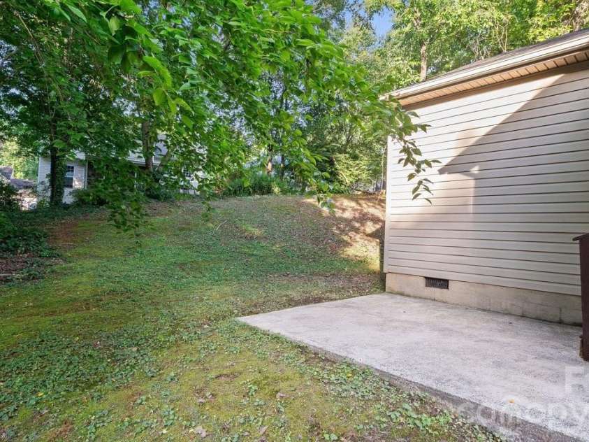 5322 Chinemist Court, Charlotte, NC 28269.  MLS# CAR4391015, YatesRealty ID 28984. 