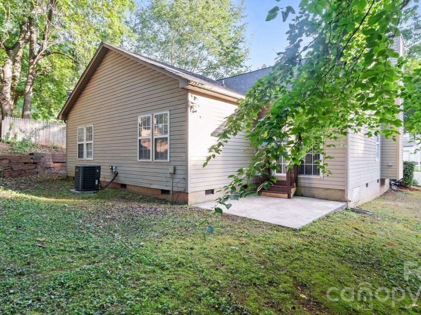 5322 Chinemist Court, Charlotte, NC 28269.  MLS# CAR4391015, YatesRealty ID 28984. 