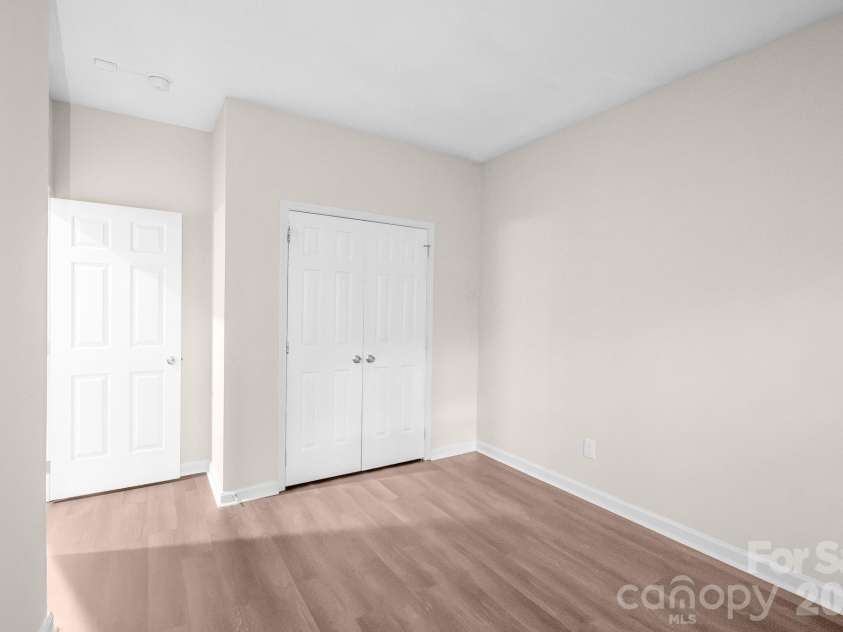 5322 Chinemist Court, Charlotte, NC 28269.  MLS# CAR4391015, YatesRealty ID 28984. 