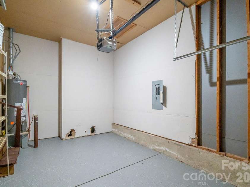 5322 Chinemist Court, Charlotte, NC 28269.  MLS# CAR4391015, YatesRealty ID 28984. 