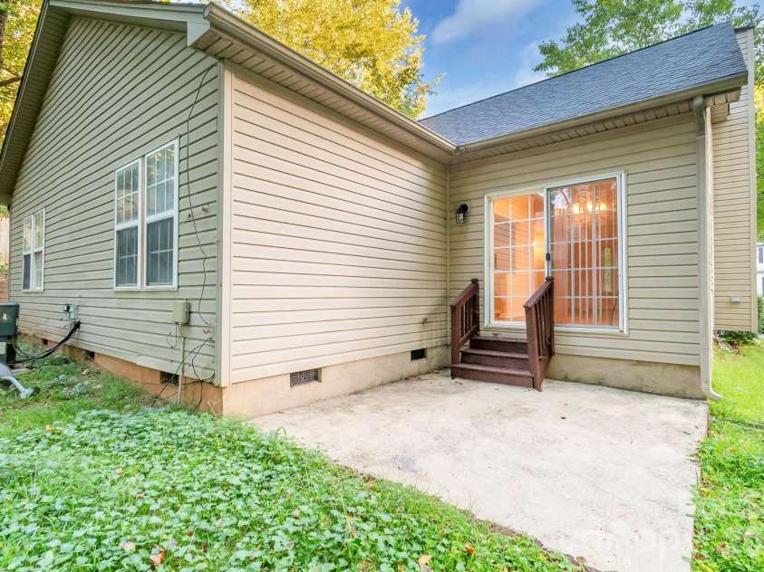 5322 Chinemist Court, Charlotte, NC 28269.  MLS# CAR4391015, YatesRealty ID 28984. 