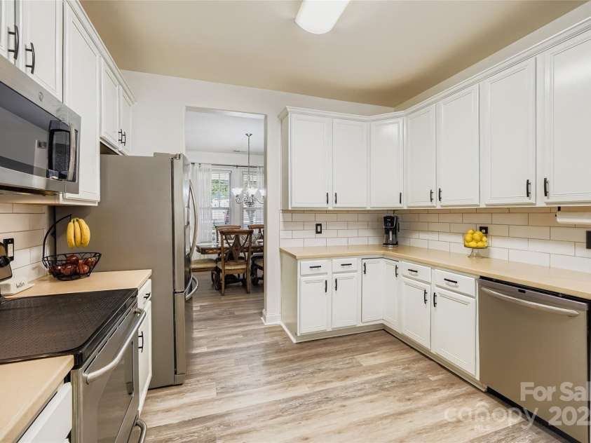 10080 Paisley Drive, Charlotte, NC 28269.  MLS# CAR4284559, YatesRealty ID 28985. 