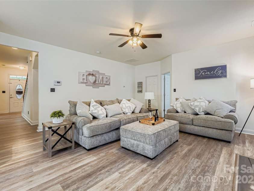 10080 Paisley Drive, Charlotte, NC 28269.  MLS# CAR4284559, YatesRealty ID 28985. 