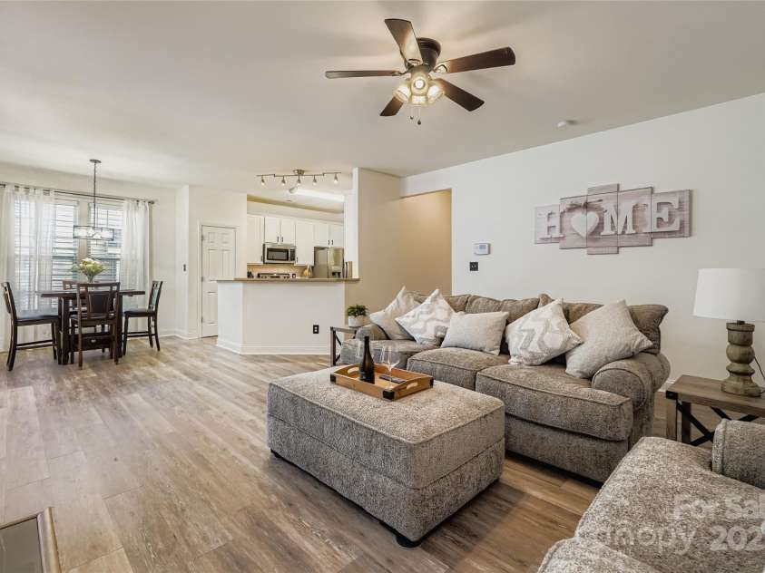 10080 Paisley Drive, Charlotte, NC 28269.  MLS# CAR4284559, YatesRealty ID 28985. 