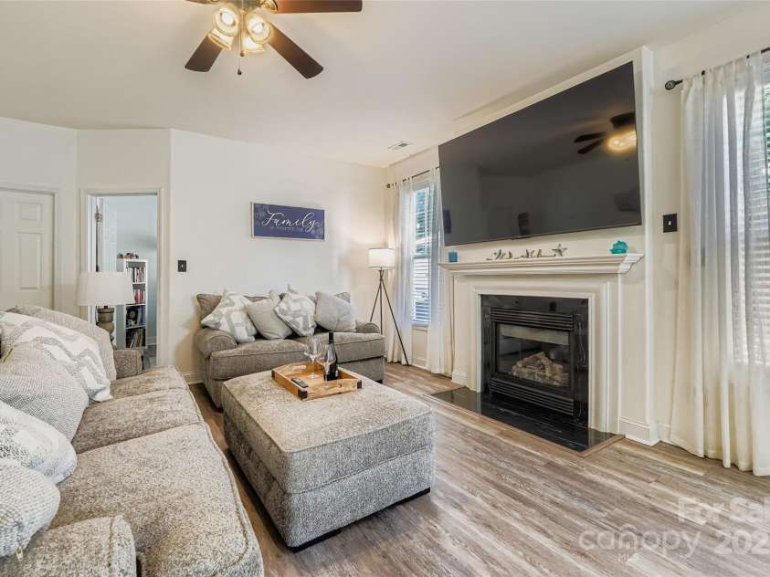 10080 Paisley Drive, Charlotte, NC 28269.  MLS# CAR4284559, YatesRealty ID 28985. 