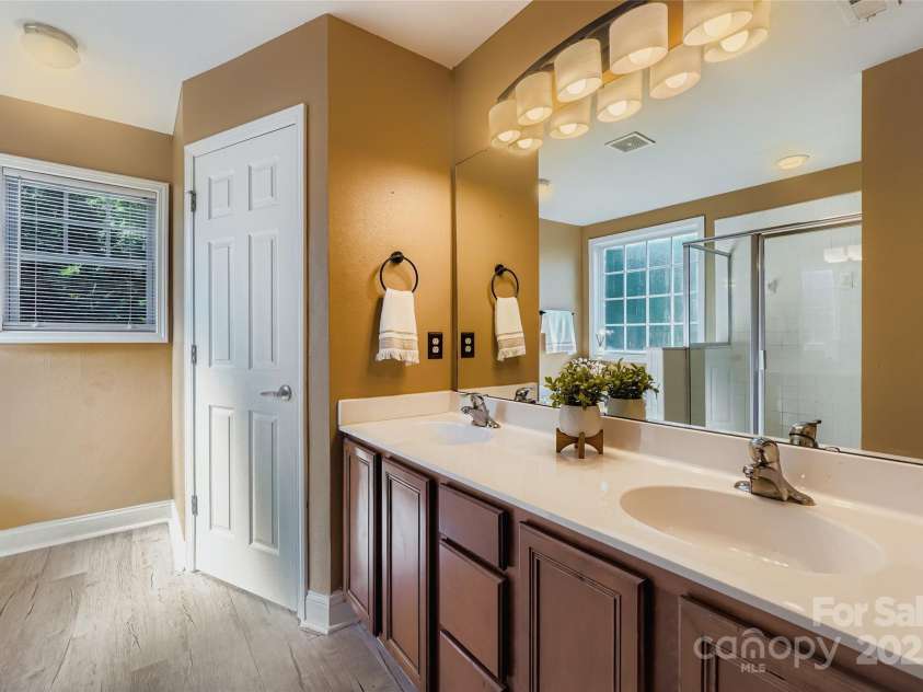 10080 Paisley Drive, Charlotte, NC 28269.  MLS# CAR4284559, YatesRealty ID 28985. 