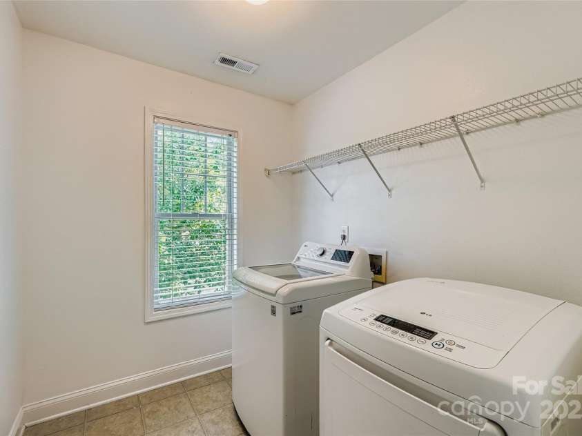 10080 Paisley Drive, Charlotte, NC 28269.  MLS# CAR4284559, YatesRealty ID 28985. 