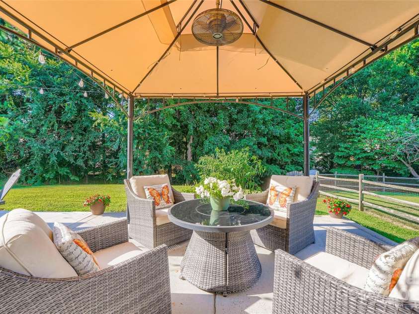 10080 Paisley Drive, Charlotte, NC 28269.  MLS# CAR4284559, YatesRealty ID 28985. 