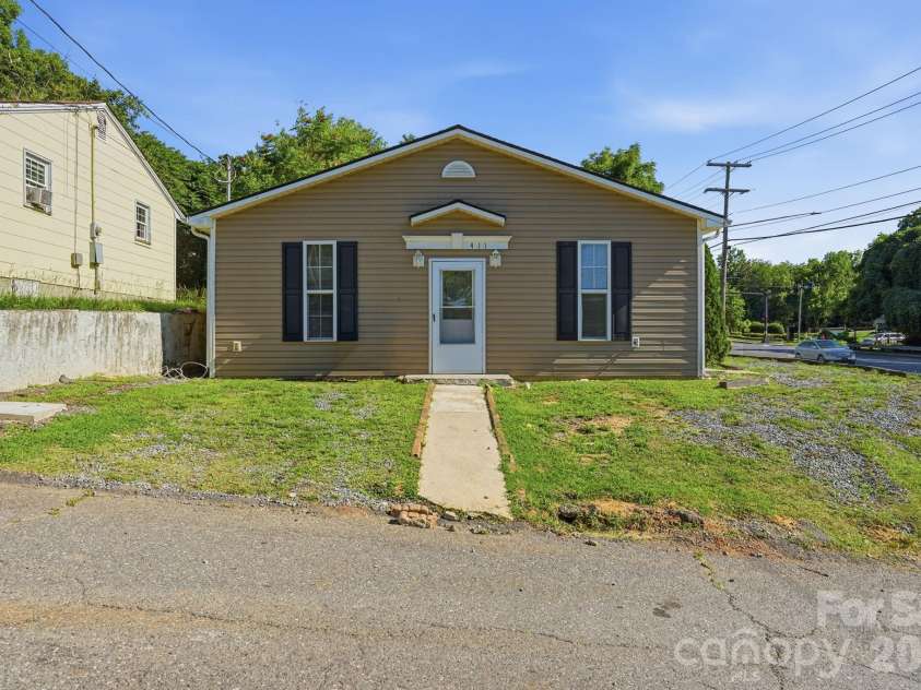 411 Sullivan Street, Gastonia, NC 28052.  MLS# CAR4389625, YatesRealty ID 28985. 