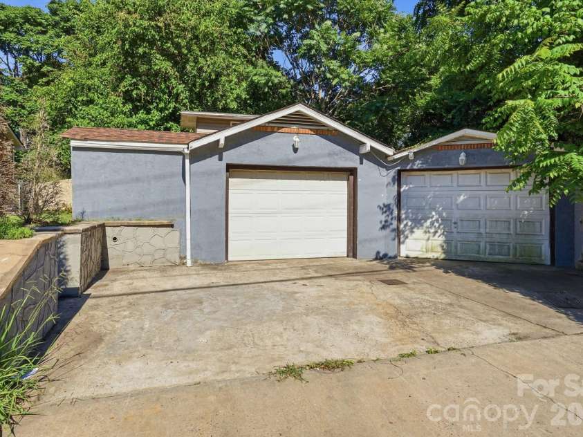 411 Sullivan Street, Gastonia, NC 28052.  MLS# CAR4389625, YatesRealty ID 28985. 