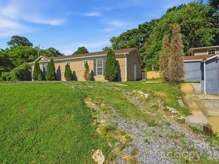411 Sullivan Street, Gastonia, NC 28052.  MLS# CAR4389625, YatesRealty ID 28985. 