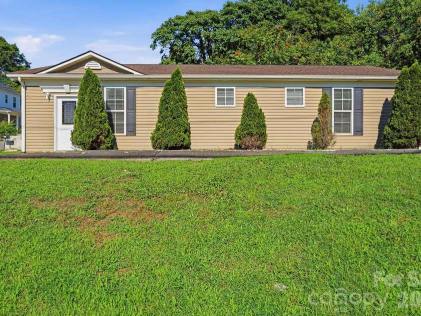 411 Sullivan Street, Gastonia, NC 28052.  MLS# CAR4389625, YatesRealty ID 28985. 