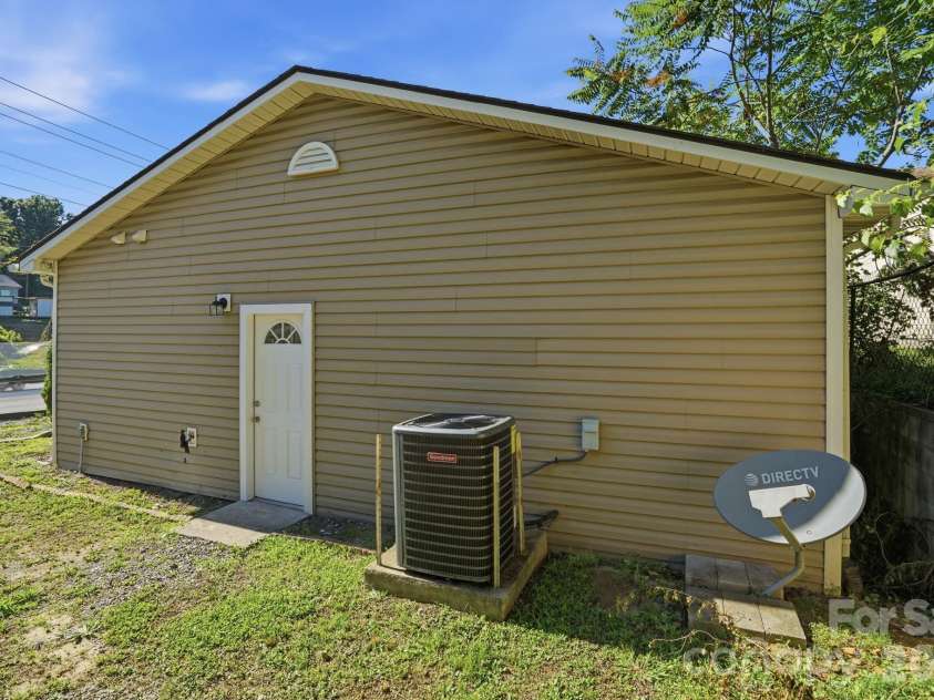 411 Sullivan Street, Gastonia, NC 28052.  MLS# CAR4389625, YatesRealty ID 28985. 