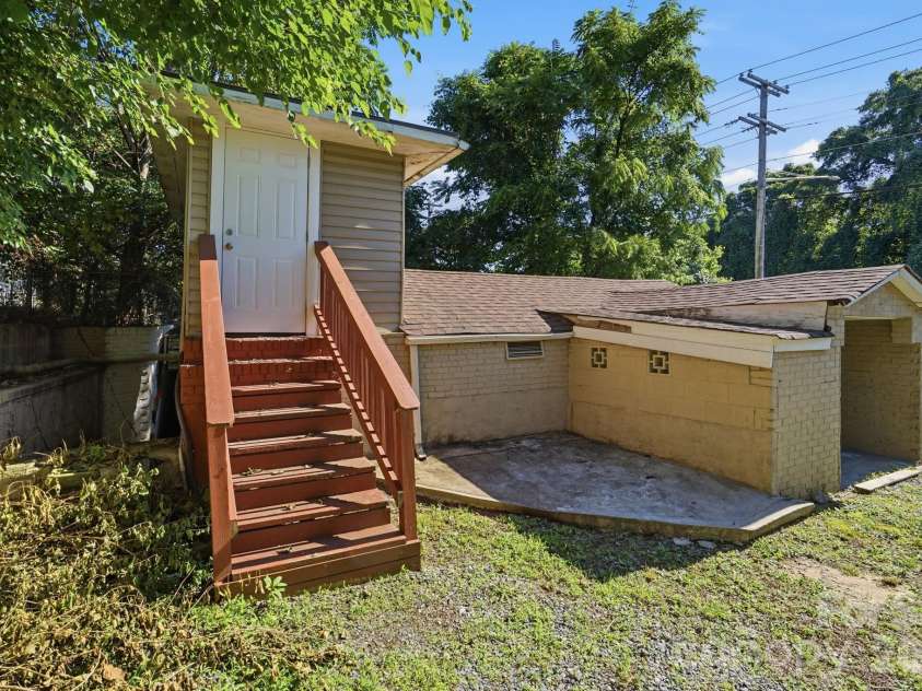 411 Sullivan Street, Gastonia, NC 28052.  MLS# CAR4389625, YatesRealty ID 28985. 