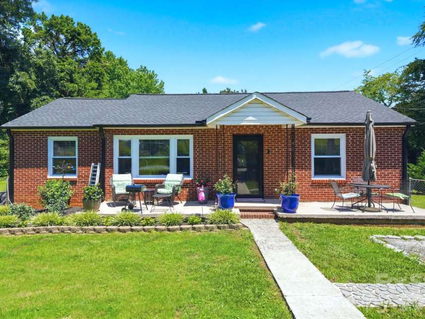 2732 Long Avenue, Gastonia, NC 28054.  MLS# CAR4390822, YatesRealty ID 28986. 