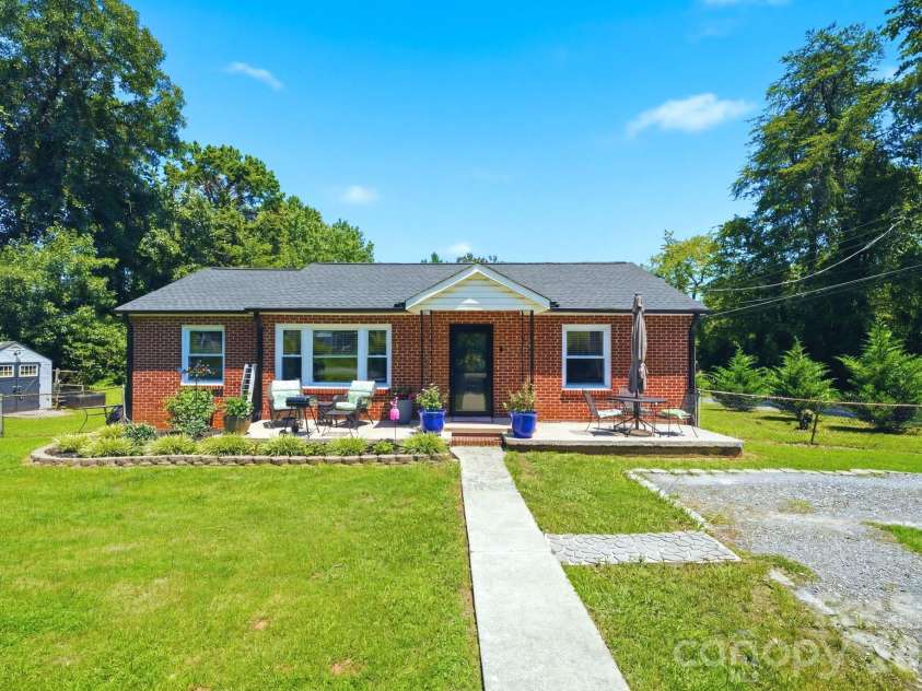 2732 Long Avenue, Gastonia, NC 28054.  MLS# CAR4390822, YatesRealty ID 28986. 