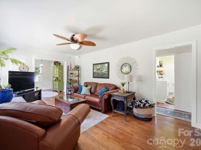 2732 Long Avenue, Gastonia, NC 28054.  MLS# CAR4390822, YatesRealty ID 28986. 