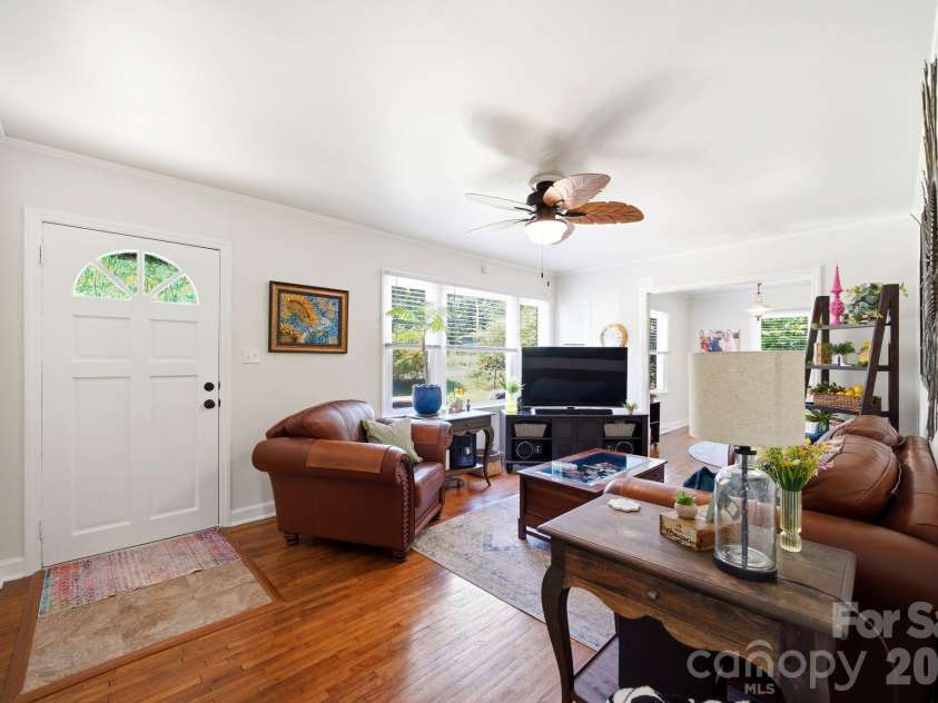 2732 Long Avenue, Gastonia, NC 28054.  MLS# CAR4390822, YatesRealty ID 28986. 