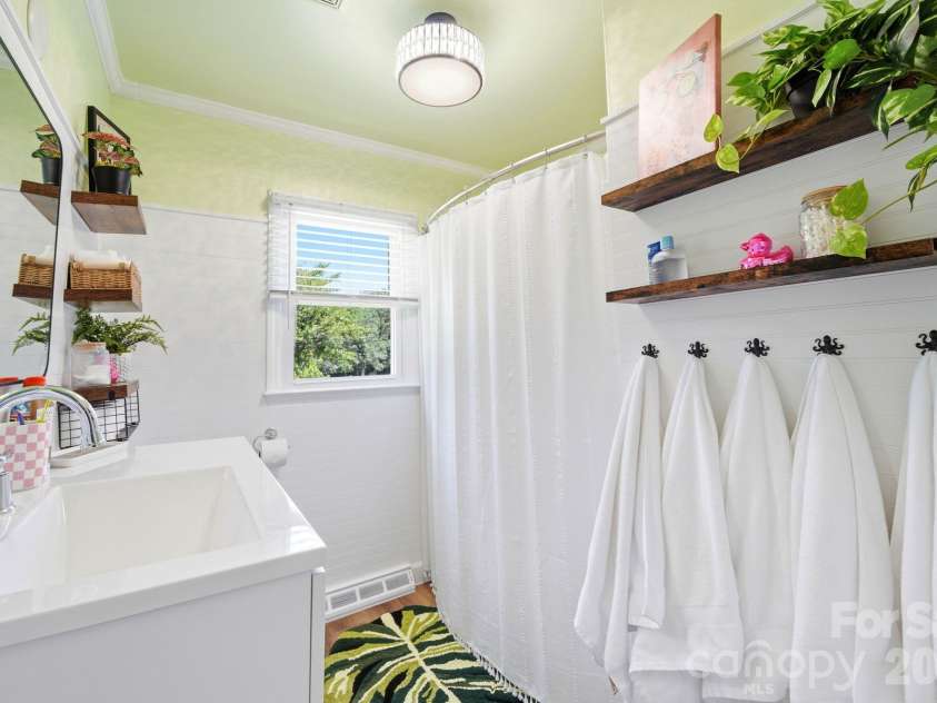 2732 Long Avenue, Gastonia, NC 28054.  MLS# CAR4390822, YatesRealty ID 28986. 