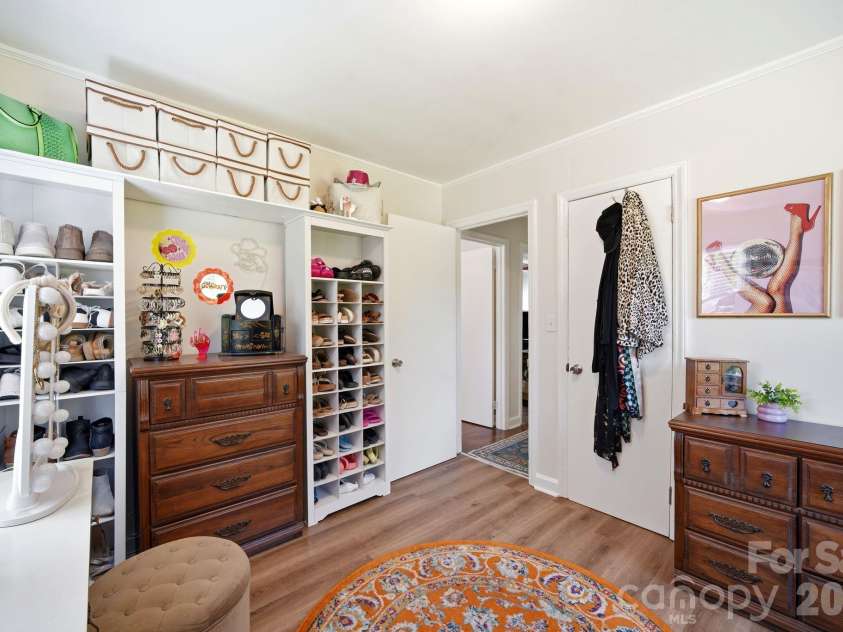 2732 Long Avenue, Gastonia, NC 28054.  MLS# CAR4390822, YatesRealty ID 28986. 