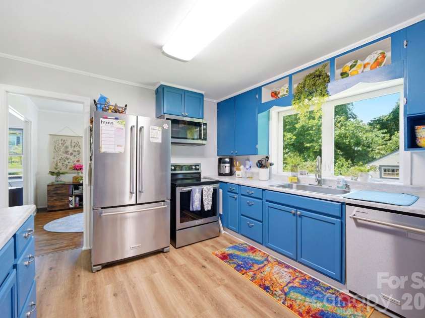 2732 Long Avenue, Gastonia, NC 28054.  MLS# CAR4390822, YatesRealty ID 28986. 