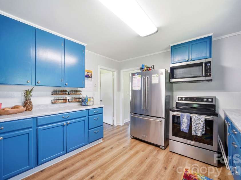 2732 Long Avenue, Gastonia, NC 28054.  MLS# CAR4390822, YatesRealty ID 28986. 