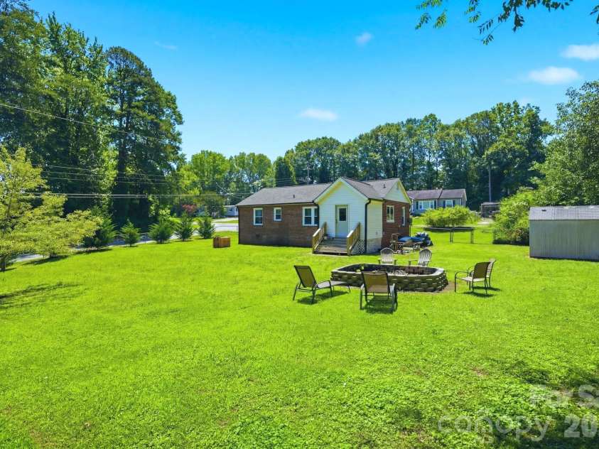 2732 Long Avenue, Gastonia, NC 28054.  MLS# CAR4390822, YatesRealty ID 28986. 